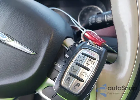 2017 Chrysler Pacifica Limited из США, поврежденный, VIN 2C4RC1GG5HR657594